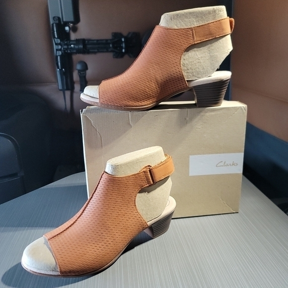 Clarks Valarie James Adobe Taracotta Nubuc Heeled Sandals Women's 11W‎ NWT - Picture 1 of 12